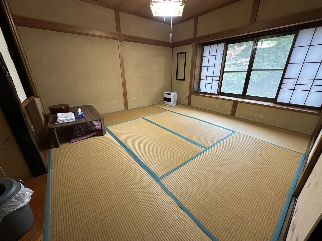 畳敷きの丸乃荘の和室
